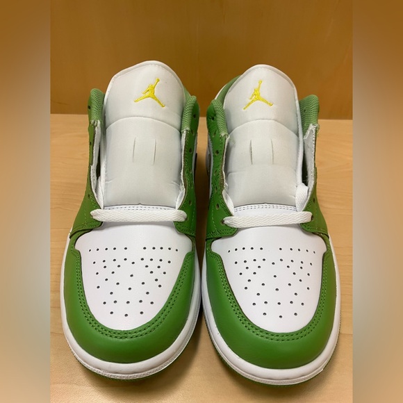 Jordan 1 Low SE
Chlorophyll - Picture 6 of 8